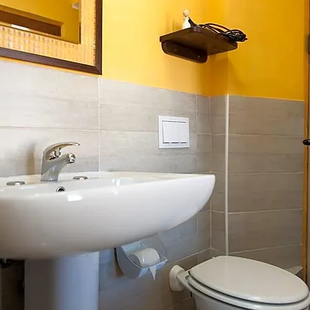 Bed & Breakfast Beb Le Frattocchie 3*