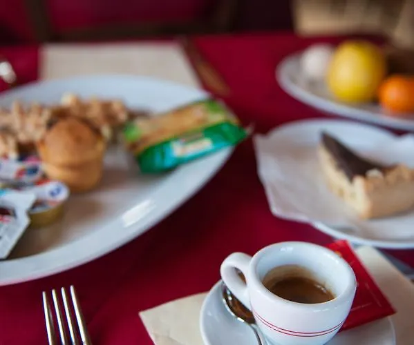 Beb Le Frattocchie Oda ve Kahvaltı 3*